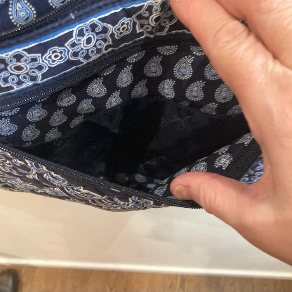 VERA BRADLEY Quilted  Many Pockets Compartments Zipper Closure Crossbody Bag - Picture 5 of 10